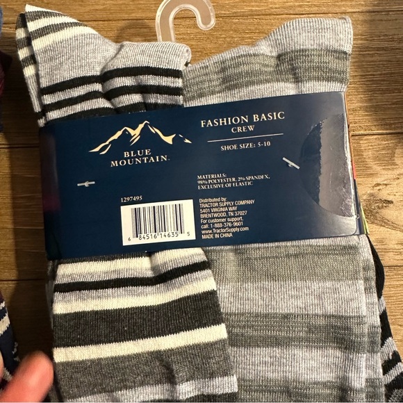 Two Blue Mountain Smooth Comfort Arch Support Crew Socks 6-Packs - Picture 5 of 8